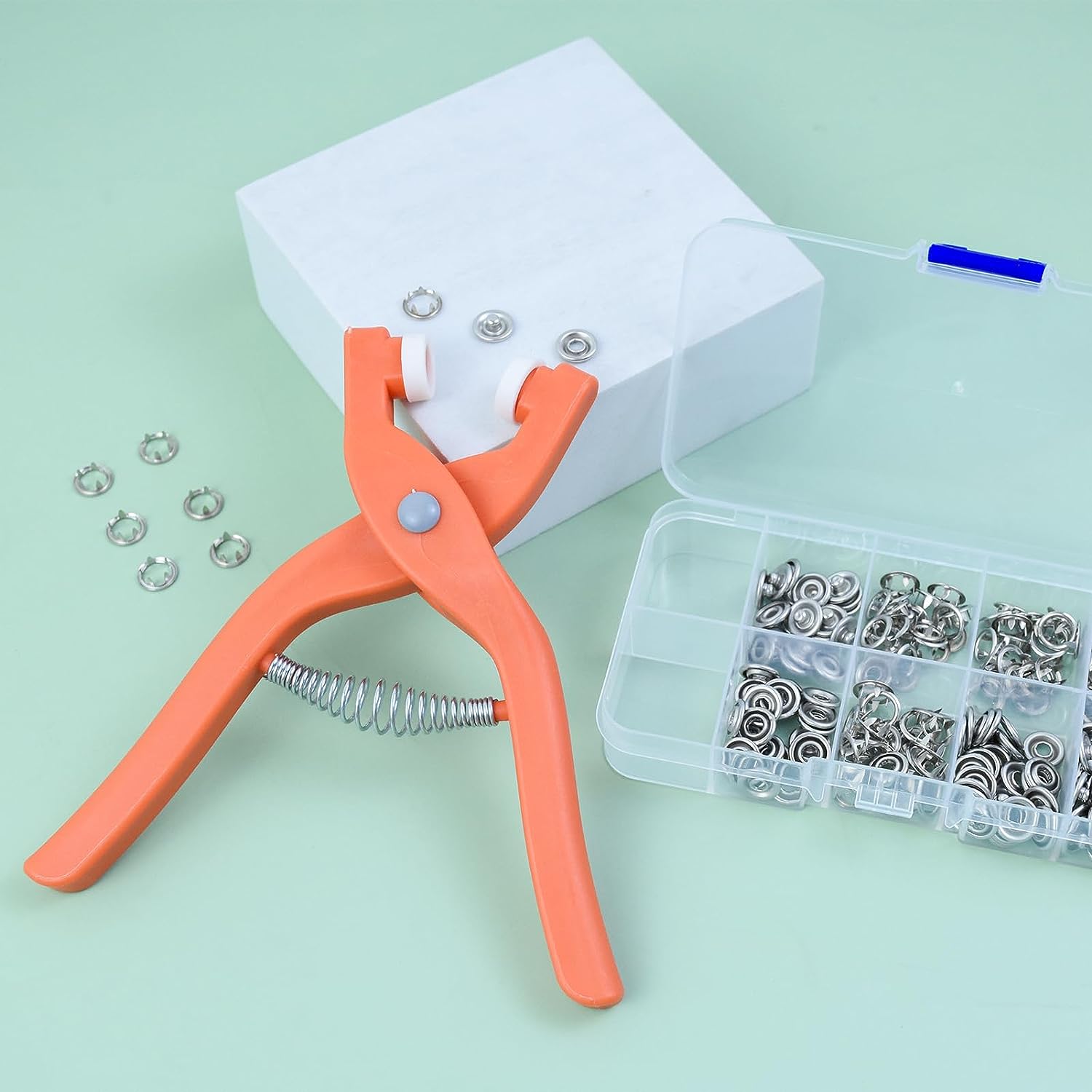 Cleste de mercerie pentru montat capse cu 50 de capse incluse Imagine principală a produsului
