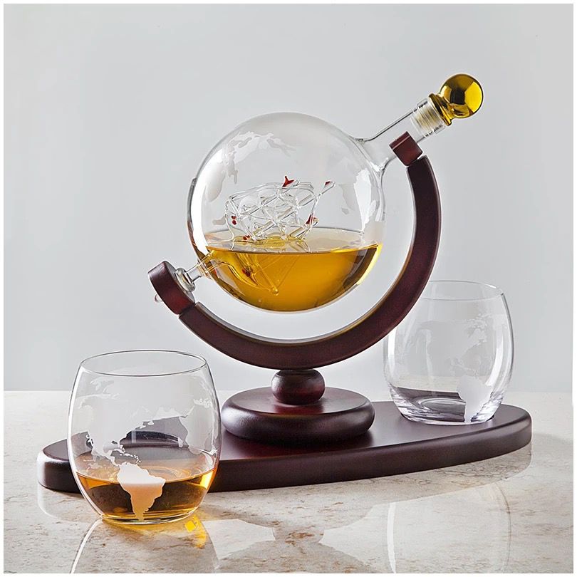 Set decantor cu doua/patru pahare din sticla, design Glob Pamantesc, cu suport de lemn, 850 ml Imagine principală a produsului