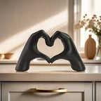 SimpluAcasa™ Decoratiune sculpturala maini in forma de inima – rasina – — Confort Practic Pentru Casa Ta